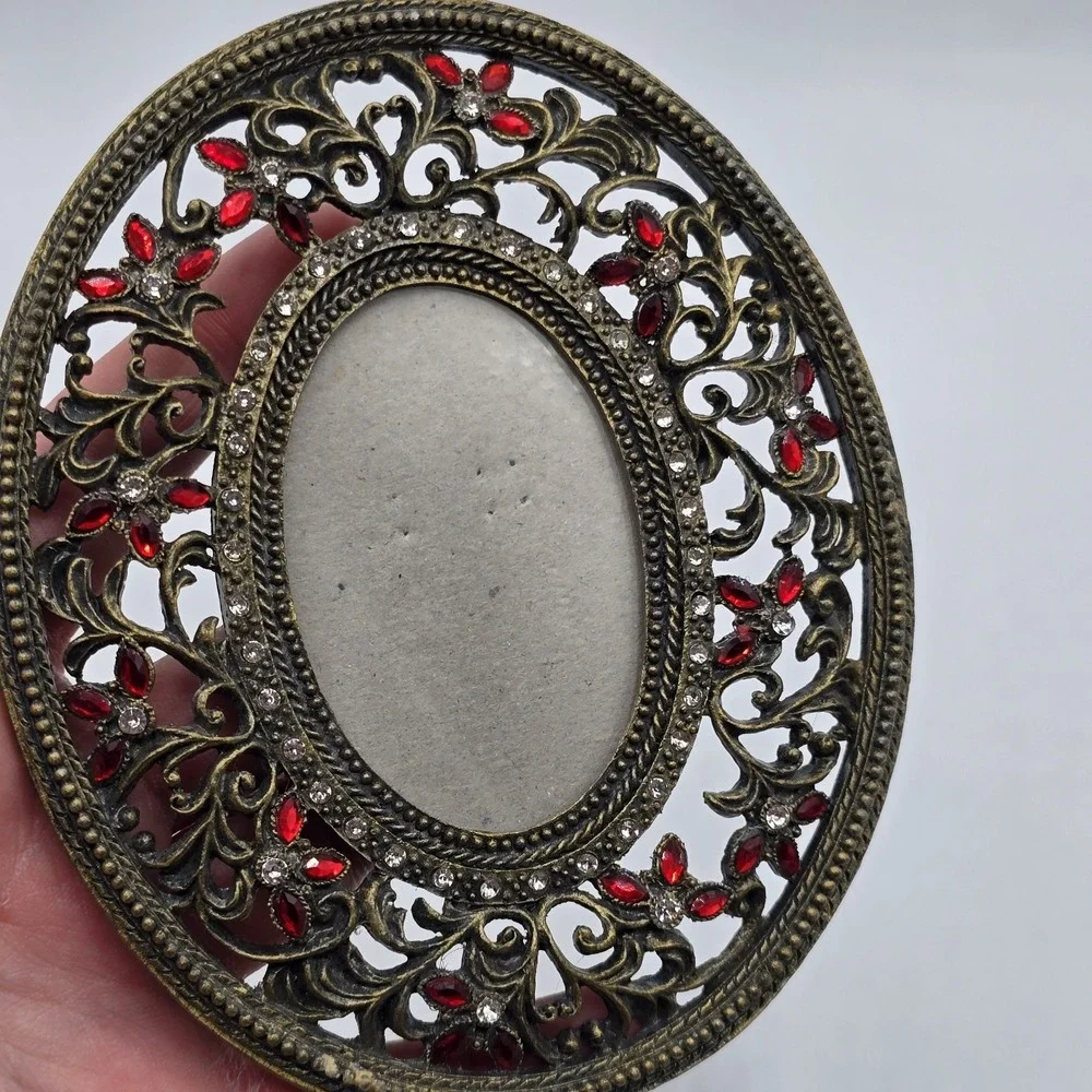 Green Tree Gallery 2005 Filigree Oval Red & Clear Stone 2x3‎ Photo Picture Frame